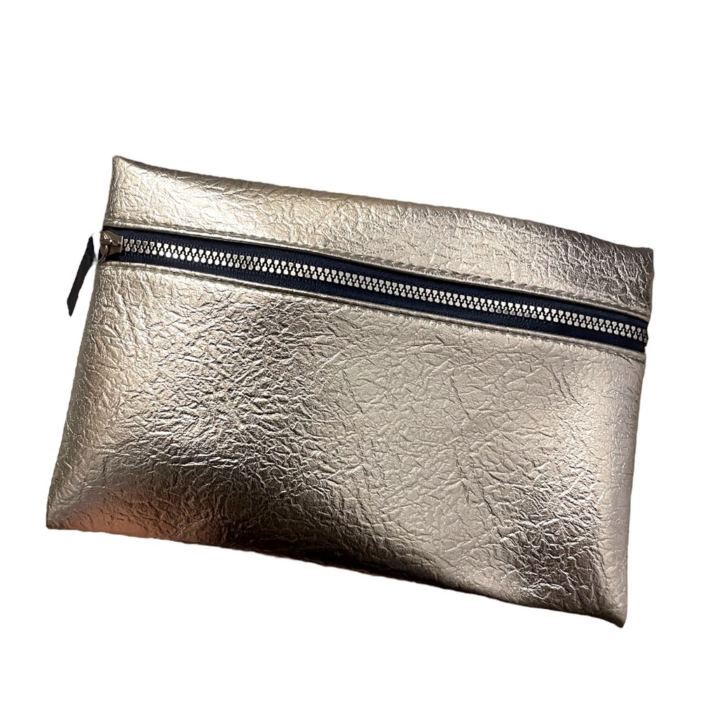 NWOT Ispy Metallic Cosmetic Bag